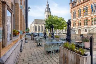 Charmant en karaktervol handelspand, uitstekend gelegen aan het marktplein in het centrum van Temse. Het gebouw beschikt over een gezellige...
