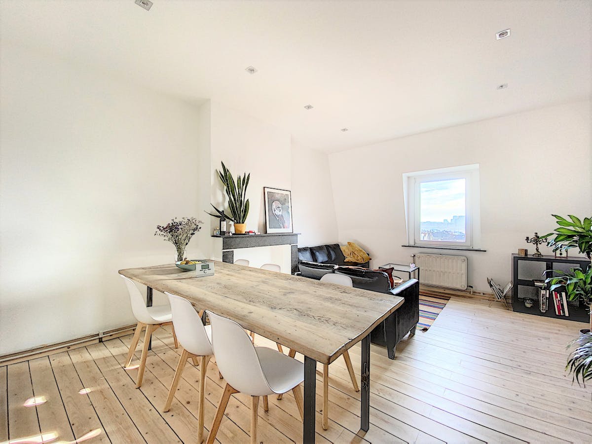 LAKEN - Lichtrijk 4 slaapkamer appartement te huur - foto 4