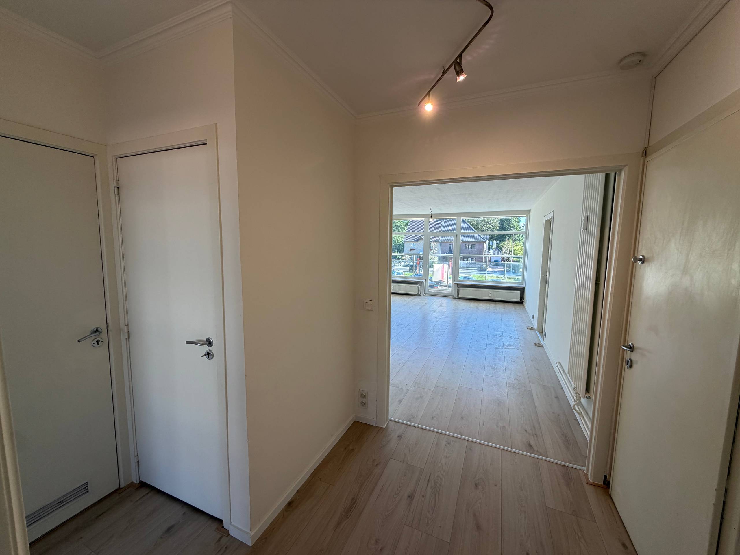 GENK te koop: gerenoveerd appartement met 2 slaapkamers - foto 2