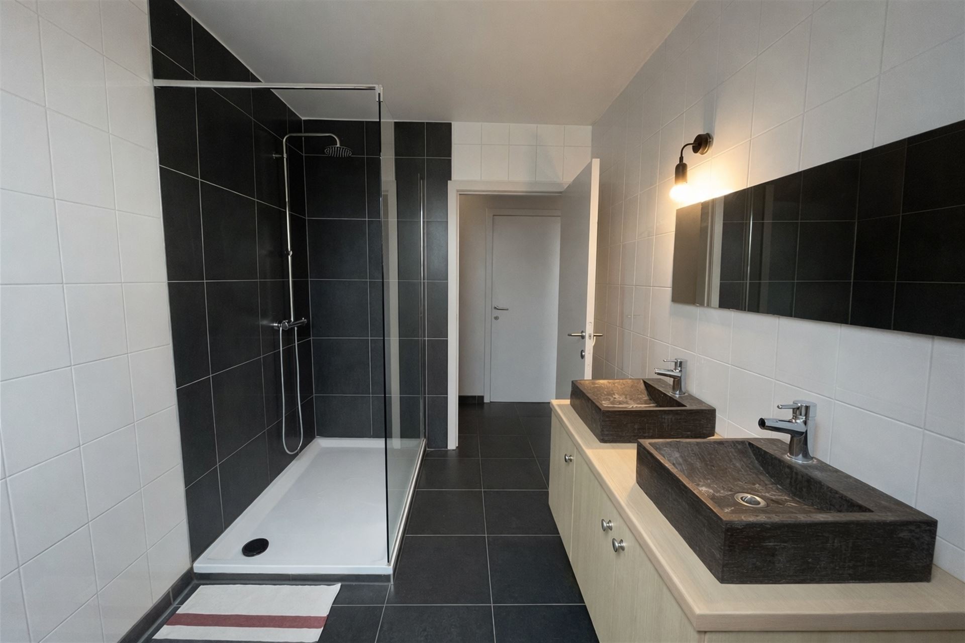 Spacious penthouse with 2 bedrooms and terrace in Mechelen - photo 2