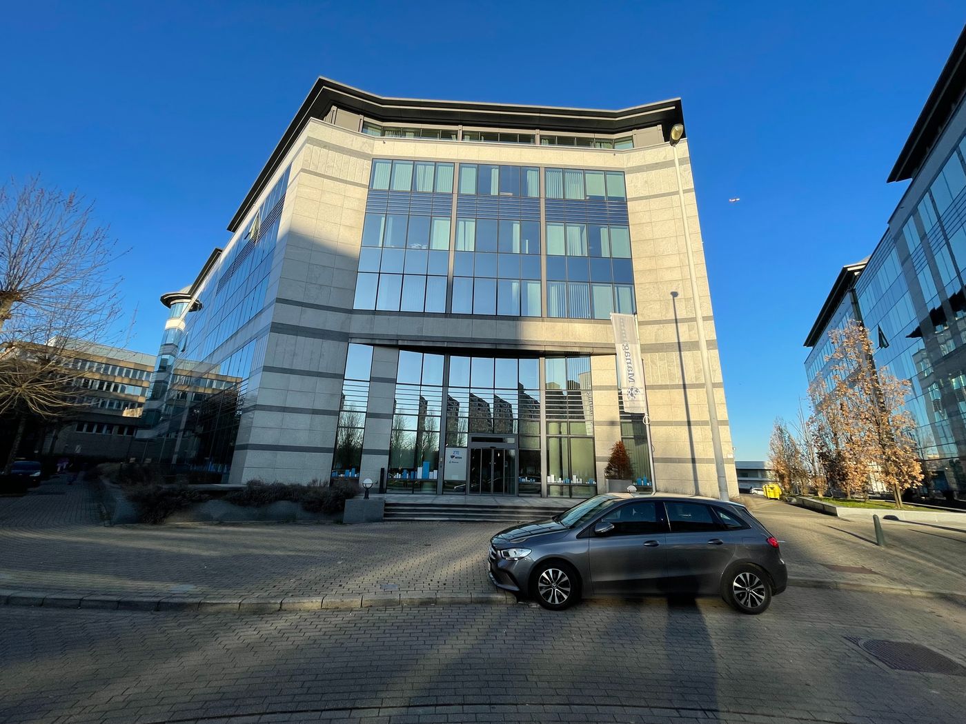 819 m² instapklare kantoren vlakbij op- en afrit E40 te Brussel - foto 4