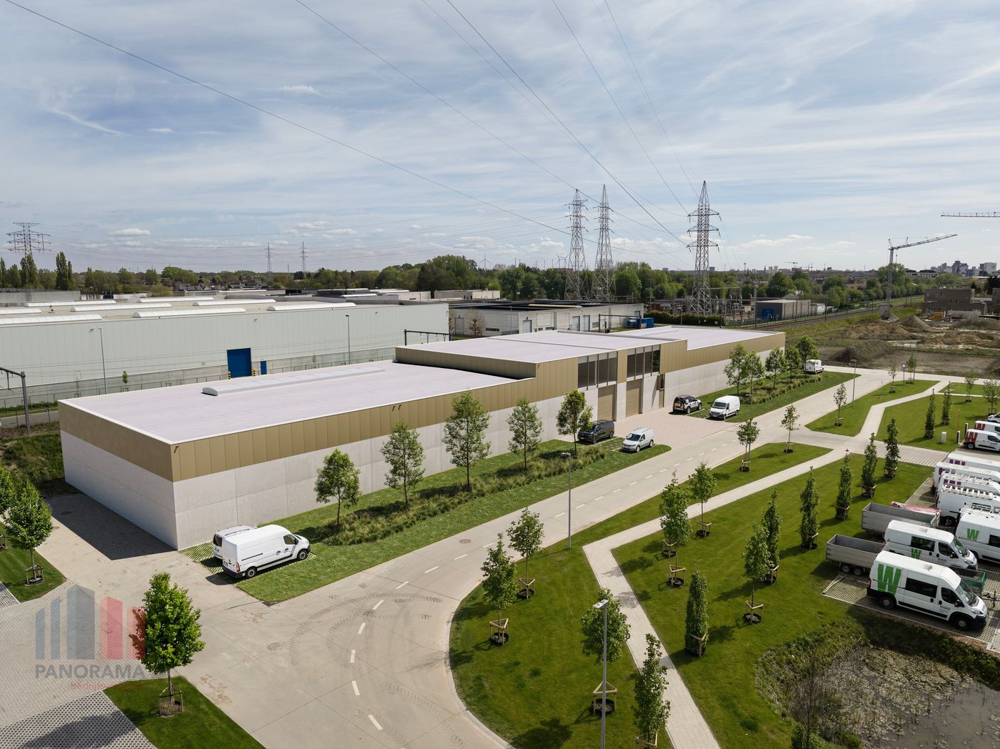 NIEUWBOUW LOODS VAN 2.310 M² MET KANTOOR VAN 712 M² TE KOOP - photo 3