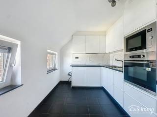 Triplex apartment on the second floor of a small, quiet building in the heart of Deurne. Thanks to the low communal costs and separate utilities,...