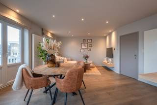 Op een steenworp van de jachthaven in Blankenberge vinden we dit instapklare appartement te koop. Het appartement onderscheidt zich direct door...