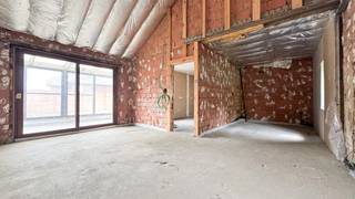 Bent u op zoek naar een woning die u verder naar eigen smaak kan afwerken? Dan is deze eigendom aan de Schomstraat 21 in Heusden-Zolder zeker een bezoek waard.<br /><br />Deze woning is heel rustig gelegen op de hoek van de Schomstraat en de Heemstraat, op een mooi en rustig perceel van 7,74 are. <br /><br />De woning is reeds deels gerenoveerd en beschikt over 2 slaapkamers. Overal is dubbele beglazing aanwezig en sinds 2018 zorgt een nieuwe condenserende gasketel voor verwarming via vloerverwarming, wat resulteert in een EPC-label C.<br /><br />Dankzij de reeds uitgevoerde renovaties en de gunstige hoekligging vormt deze woning een perfect opknapproject of een interessante investeringsmogelijkheid. <br /><br />Pluspunten:<br />- Rustige hoekligging Schomstraat/Heemstraat<br />- Perceel van 7,74 are<br />- Reeds deels gerenoveerd<br />- 2 slaapkamers<br />- Nieuwe condenserende gasketel (2018) met vloerverwarming<br />- EPC-label C<br />- Overal dubbele beglazing<br />- Ideaal opknapproject of investeringsmogelijkheid<br /><br />Maatregelen opgenomen in het Maatregelenregister: nee<br /><br />Bent u op zoek naar een opknapproject met reeds een mooie basis op een rustige locatie? Bel ons op 078/78.78.70, of kom gewoon binnen op ons kantoor, steeds welkom!