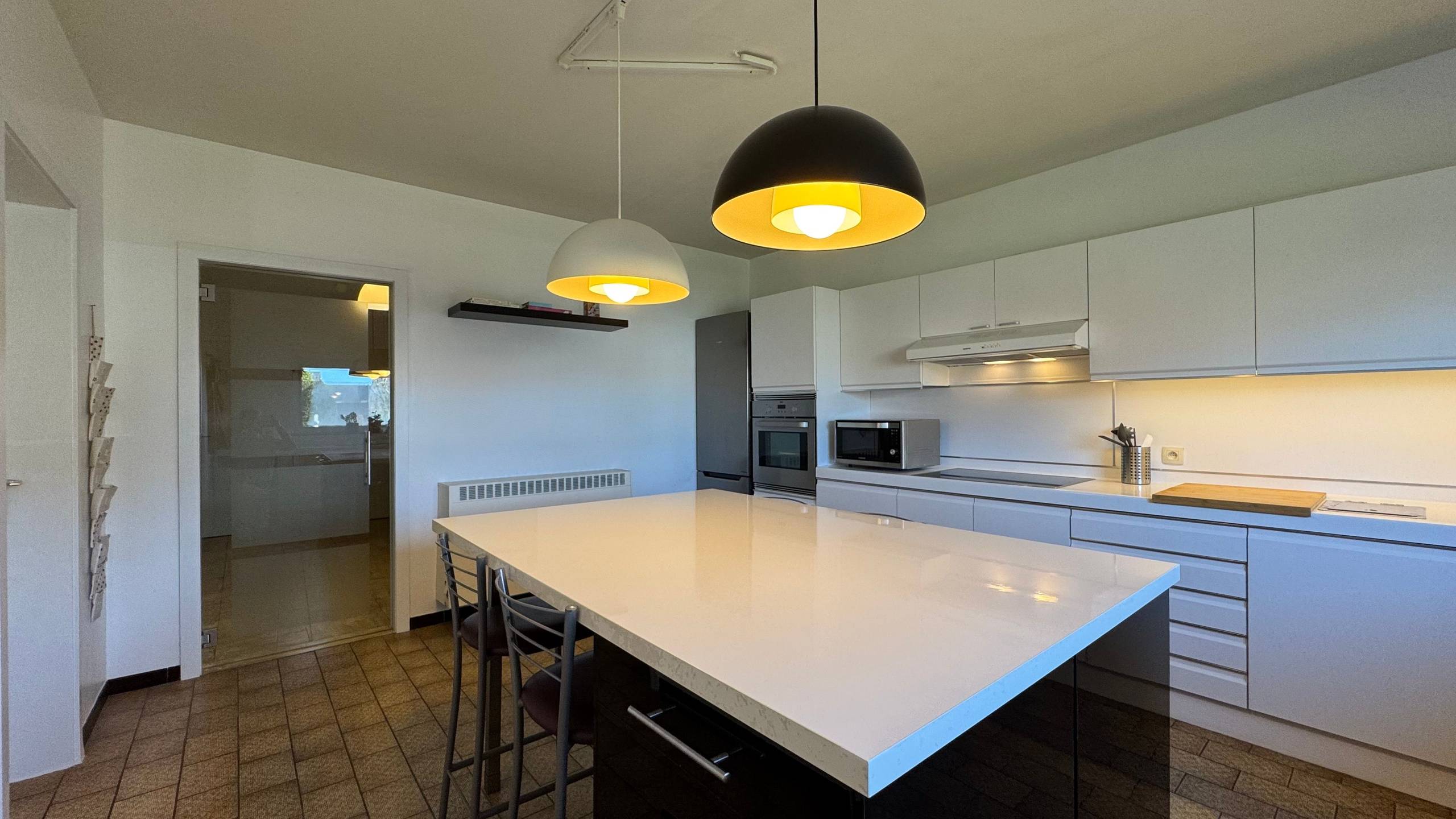 Ruim gelijkvloersappartement met 2 slaapkamers en zonnige tuin te Eeklo. - foto 5