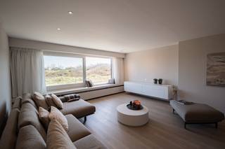Op zoek naar een tweede verblijf aan de kust of een interessante investering? Dit volledig gerenoveerd instapklare appartement in...