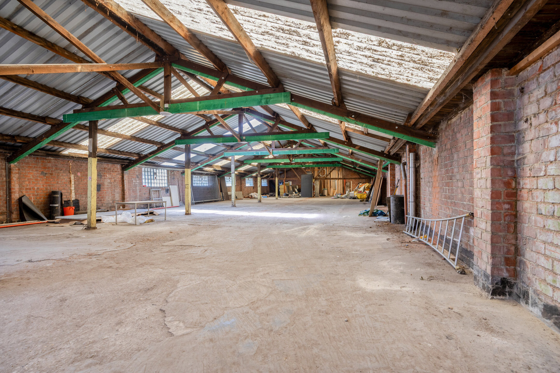 Ruime opslagplaats van ca. 800m². - foto 2