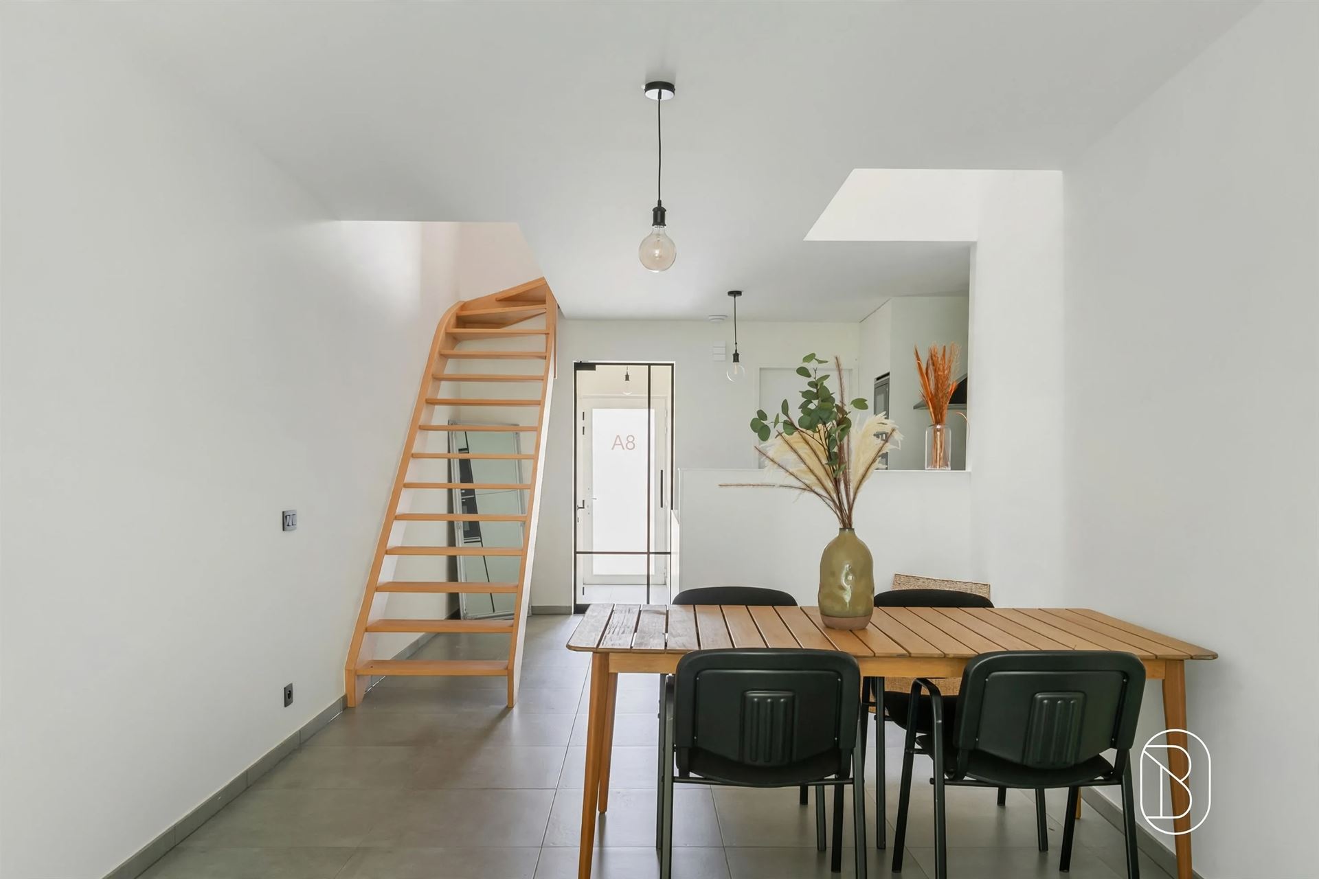 Mooie nieuwbouwwoning met 3 slk en 2 badkamers, + tuin - foto 2