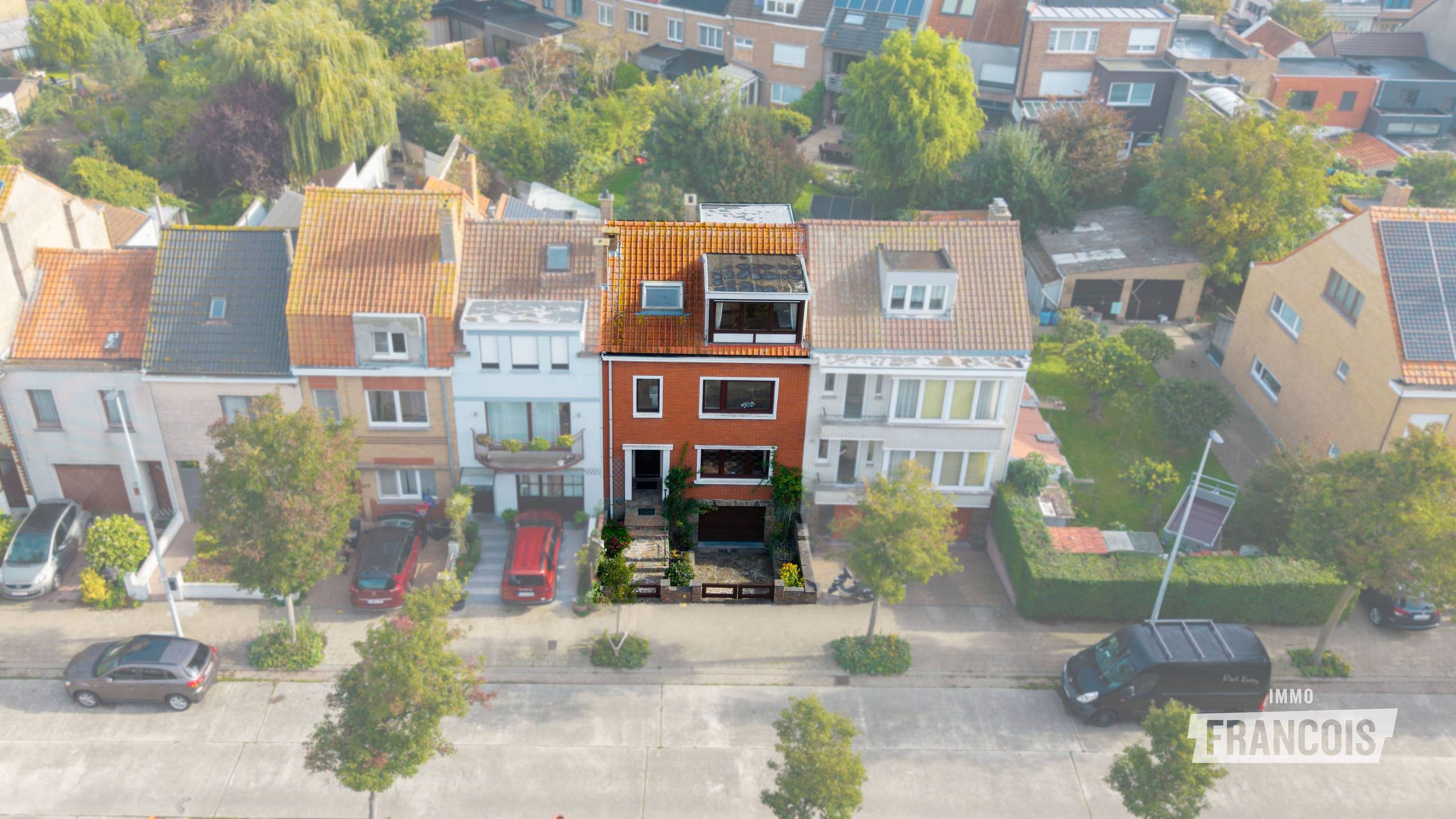 Ruime woning met tuin, diepe garage en bijzonder veel potentieel te Mariakerke (Oostende) - foto 2