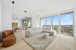 <p><span><strong>Nieuw high end afgewerkt en volledig bemeubeld appartement op de vijftiende verdieping met een 360' view over de prachtige skyline van Leuven.</strong></span><br /><br /><span><span>Dit luxueus nieuwbouwappartement is ingedeeld als volgt: inkomhal met apart toilet, berging/technische ruimte (inclusief wasmachine en droogkast), 2 slaapkamers beiden met ingebouwde plafondhoge kasten , woonkamer met open keuken (lavabo, vaatwasser, inductiekookplaat, combi-oven) en een gezellig ingericht terras van 9m<sup>2</sup></span></span></p><p><span><span>Optioneel 2 ondergrondse autostaanplaatsen voor 150/maand + afgeschermde fietsenparking. Bovendien is het appartement uitgerust met een domoticasysteem Smart Home.</span></span></p><p><span><span>Residentie The View is één van de meest spraakmakende projecten voor de stadswijk. Het zuid gerichte gebouw wordt aan beide zijden omarmd door het water van de Vaart en de Dijle. The View ligt op wandel- en fietsafstand van het station, Gasthuisberg, KUL gebouwen, Imec, Haasrode industrie wat handig is voor woon-werkverkeer. Bovendien zijn alle troeven van de stad binnen handbereik en dat terwijl je toch rustig woont</span></span><br /><br /><span><span>Wenst u dit prachtige appartement te bezoeken? Maak snel uw afspraak, bel of mail ons op 0478 570 999 of sally@connect-immo.be</span></span><br /><br /><span><span>Huurprijs: 2350 - gemeenschappelijke kosten 190</span></span><br /><span><span>EPC startverklaring: OMV-2019151369B/RO2017/1269 - label A</span></span></p>