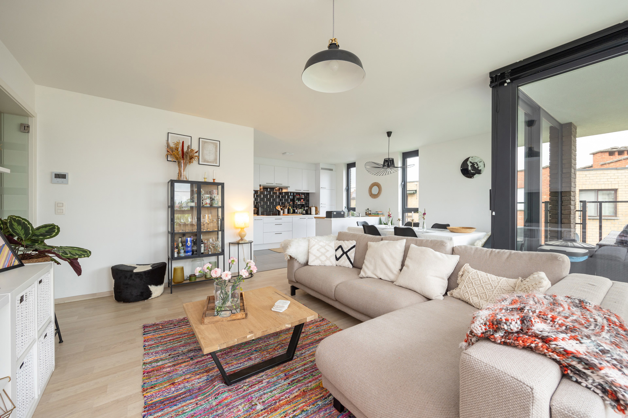 Modern appartement met 2 slaapkamers, terras en garage - foto 4