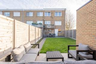 Instapklare en zeer verzorgde woning voorzien van 2 garages (1 inpandig en 1 losstaand), alsook een mooie tuin met veel zon. Deze...