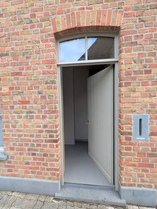 Stijlvol gerenoveerde woning met wellness in De Panne – ideaal als vaste woonst of opbrengsteigendomDeze instapklare woning op een toplocatie in De...