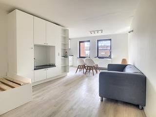 <p>This modern renovated studio in Leuven combines comfort, functionality and a convenient location. The studio is fully move-in ready and offers an inviting living environment for anyone looking for a practical and well-maintained home in Leuven.</p><p>Upon entering the studio, you immediately discover a welcoming and efficiently arranged space. The property is offered fully furnished with a comfortable bed and mattress, a table with chairs, a sofa and a television. The thoughtful layout allows you to enjoy a pleasant living space without the need for additional furniture.</p><p>The modern bathroom is equipped with a shower and provides all the necessary comfort for everyday living. The studio has been designed with attention to practicality and a pleasant living experience.</p><p>Outside, you can enjoy a terrace where you can relax and unwind. A further advantage is the shared garage, offering additional convenience. Utilities are individually managed, allowing you to keep clear control over your own consumption.</p><p>The location in Leuven is a strong asset for those who want to live close to shops, amenities, leisure facilities and the vibrant city atmosphere. Thanks to its modern renovation, complete furnishing, terrace and practical features, this studio in Leuven is an appealing place to call home.</p><p>Discover this comfortable studio and arrange a visit to experience the qualities of this property for yourself.</p>