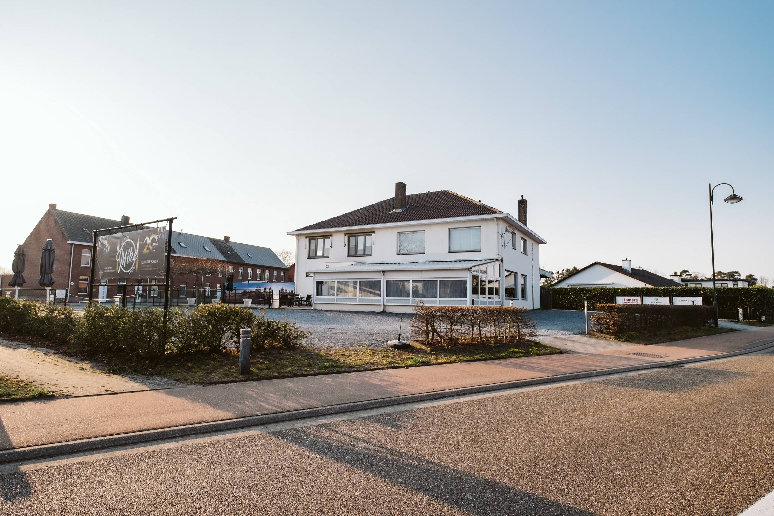 Commercial à vendre à Hamont-Achel avec 2 chambres - photo 1