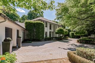 Op een uitstekende locatie te Keerbergen bevindt zich deze prachtige, tijdloze villa met een bewoonbare oppervlakte van 478 m² op een perceel van...