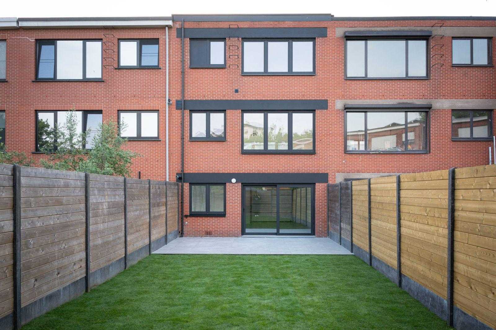 Huis te koop in Merksem met 3 slaapkamers - foto 2