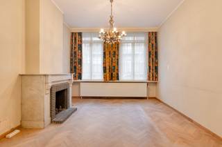 Ruime woning met potentieel<br /><br />toplocatie: zeer gegeerde buurt <br /><br />unieke kans: mogelijkheid om volledig eigen stijl te creëeren<br /><br />Ideaal voor gezinnen of thuiskantoor