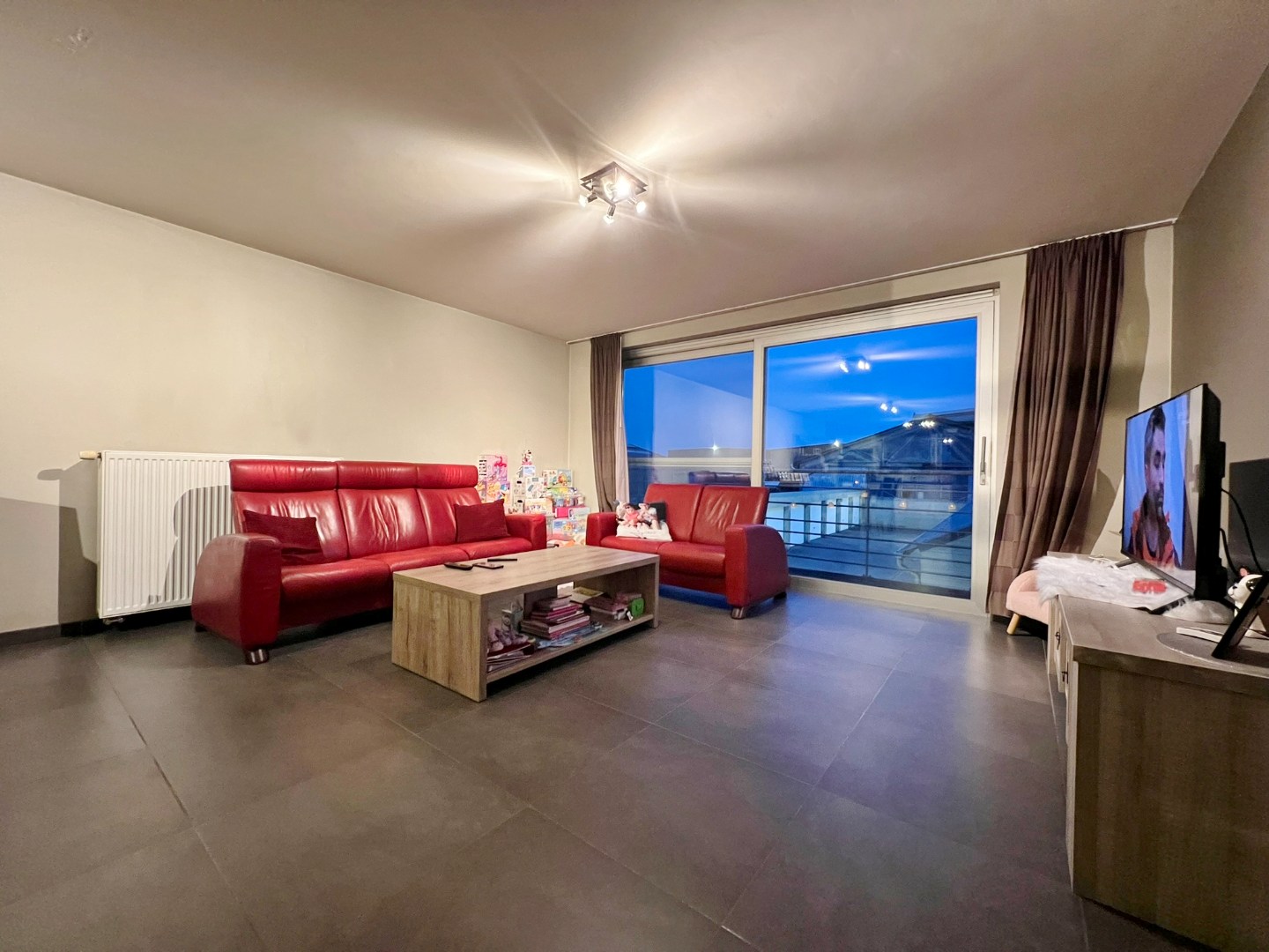 Ruim appartement met 2 slaapkamers en gezellig terras - foto 4