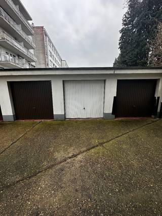 Garage te koop op de Morckhovenlei 39, Borgerhout. Momenteel verhuurd aan 110 euro wat voor een mooie maandelijkse opbrengst zorgt. Contract kan ook opgezegd worden bij overname.