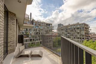 Two-bedroom apartment located on the trendy Eilandje overlooking the city and the Kattendijk dock.The modern apartment is located on the sixth floor...