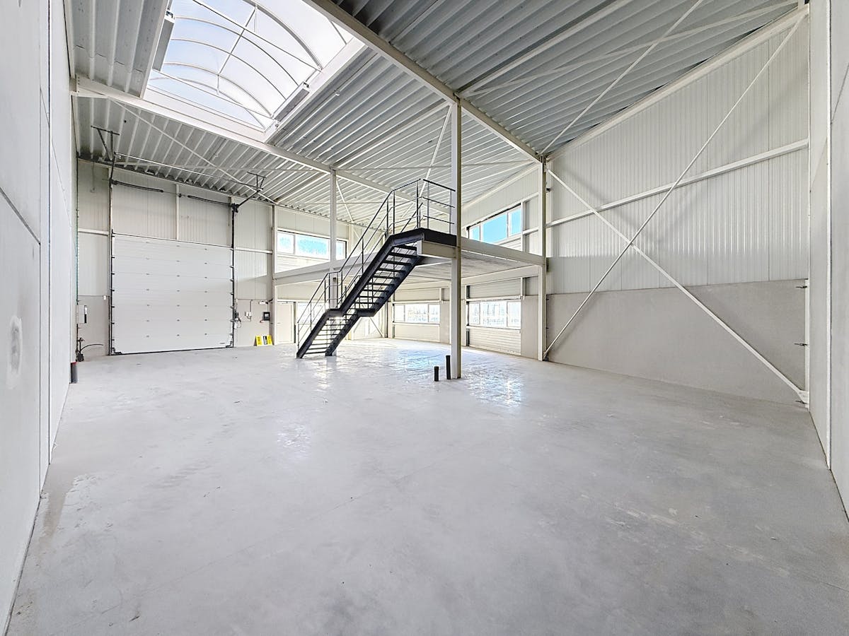Unité PME récemment construite (216 m²) à louer à Evergem - photo 3