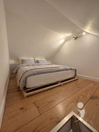 <p><span>Deze kleine residentie met 1 studio en 6 kamers is ideaal gelegen aan de rand van de stad. Dichtbij alle faculteiten en openbaar vervoer. De kamers zijn gemeubeld en voorzien van eigen sanitair. Er is 1 gemeenschappelijke keuken die met 6 studenten gedeeld wordt. </span></p>