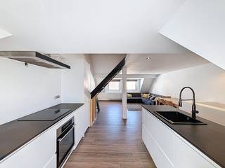 Discover this surprisingly spacious and partly renovated home in the heart of Blankenberge. With 3 bedrooms (expandable to 4), a bright living...