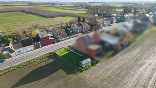 Op dit perceel, gelegen aan de Steenweg 12 in Gingelom, kan je mits het verkrijgen van de nodige vergunningen een halfopen bebouwing realiseren...