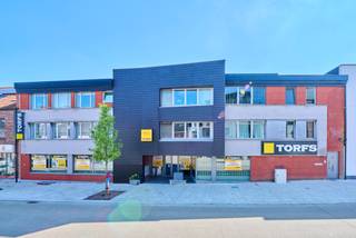 In het centrum van Beringen bieden wij dit goed onderhouden appartementsblok met 6 wooneenheden en een handelsgelijkvloers aan. Het gebouw...