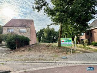 Ontdek de perfecte bouwgrond voor jouw droomhuis.Centraal, maar toch rustig gelegen nabij alle benodigde voorzieningen!Een ideale ligging voor een...