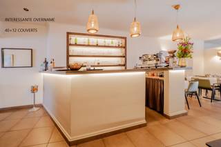 <p><span>Te koop: Handelsfonds gerenommeerd restaurant - toplocatie Mechelen</span></p><p><span> </span></p><p><span>Sinds 1980 is dit karaktervolle restaurant een gevestigde waarde in Mechelen. </span></p><p><span>Ideaal gelegen tussen het station en het bruisende stadscentrum, geniet deze zaak van een uitstekende zichtbaarheid en passage. </span></p><p><span> </span></p><p><span>- 140m² glv + 32m² verd </span></p><p><span>- volledig instapklaar, smaakvol ingericht voor ongeveer 40 couverts</span></p><p><span>- Professionele volledige uitgeruste keuken </span></p><p><span>- Buitenruimte met plaats voor 12 couverts</span></p><p><span> </span></p><p><span>Extra: Mogelijkheid tot inrichten van kleine woonst</span></p><p><span><br />De verkoop kan zowel via overdracht van het handelsfonds als via aandelen.</span></p><p><span>Huurprijs €2500</span></p><p><span> </span></p><p><span>Bent u op zoek naar een succesvolle overname op een absolute topligging? Aarzel niet en neem contact op voor meer informatie of een bezichtiging. </span></p><p><span> </span></p>