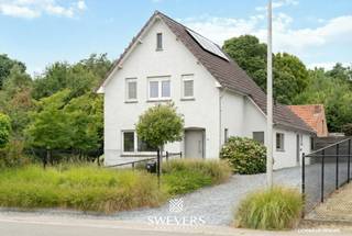 Voor uitgebreide info en foto’s, surf naar www.SWEVERS.be! - Knap gerenoveerd, stijlvol en opvallend ruim, zonrijke tuin én zeer rustig gelegen...