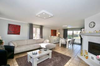 Stijlvolle, goed onderhouden woning met 3 slaapkamers op een perceel van 9a 50ca in de residentiële wijk Zolder-Boekt.Deze uitstekend gelegen woning...