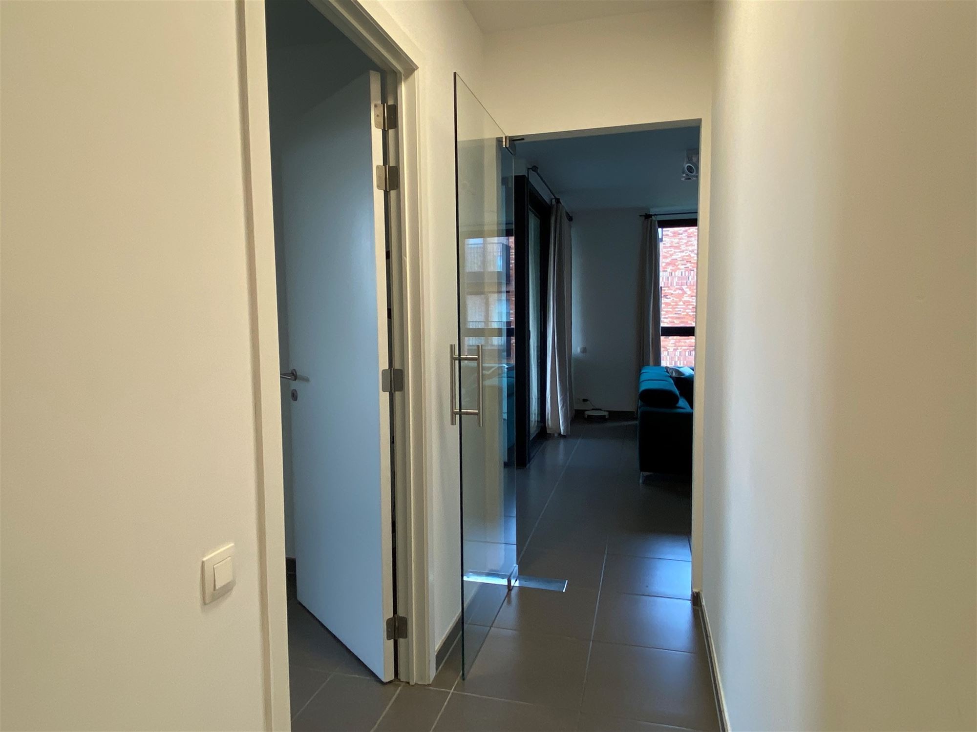 Modern 2 slaapkamer appartement met ruim terras - foto 2