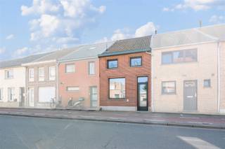 Toffe twee slaapkamerwoning, volledig gerenoveerd en met enorm veel lichtinval.De woning beschikt over een gezellige leefruimte, een...