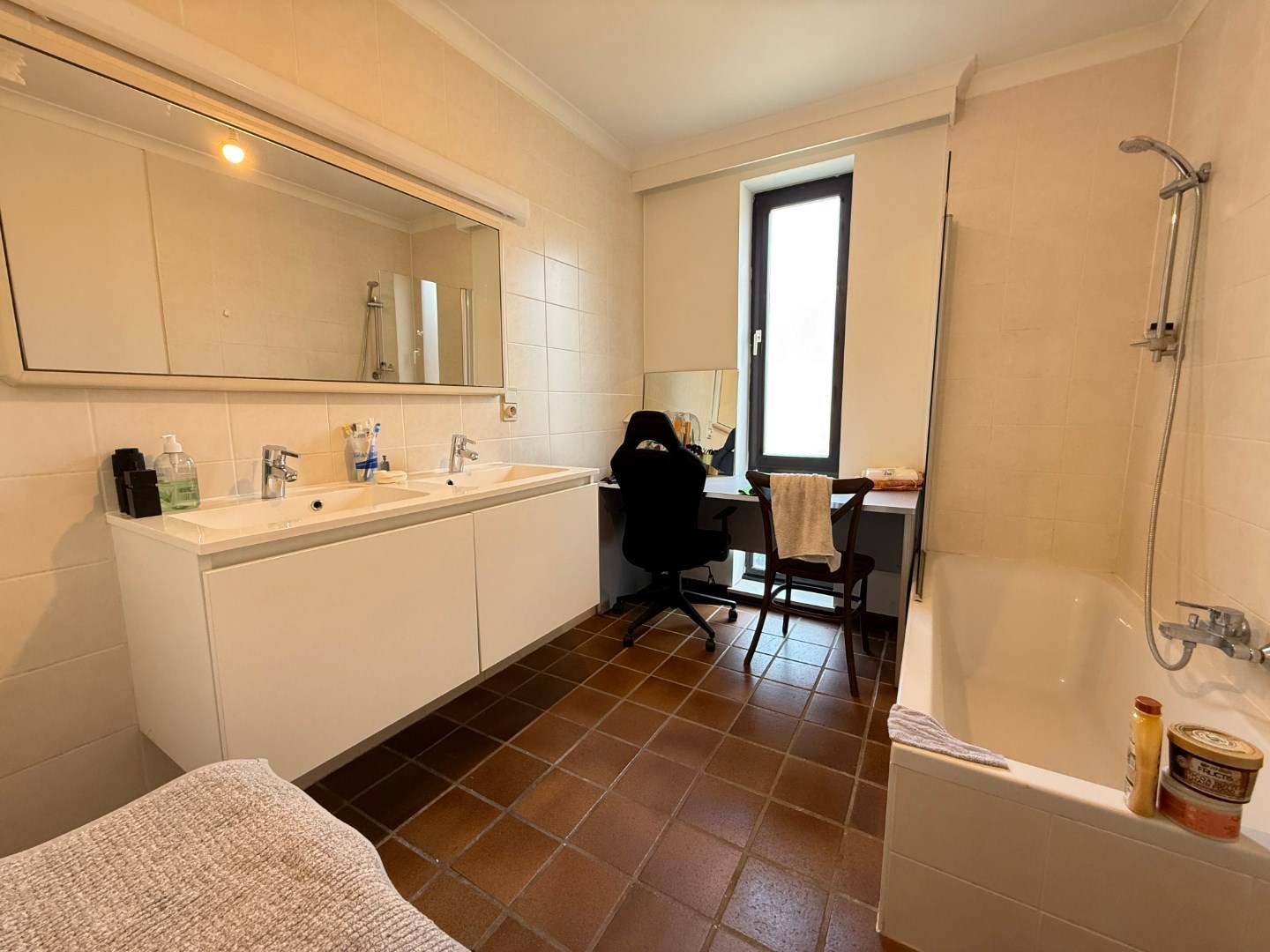 Ruime drie-slaapkamerappartement in Tielt. - foto 4