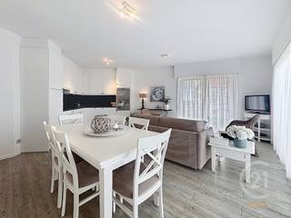 Dit stijlvol appartement in Westende-Bad biedt alles wat je zoekt voor een ontspannen verblijf aan zee. Gelegen op een toplocatie, geniet je hier...