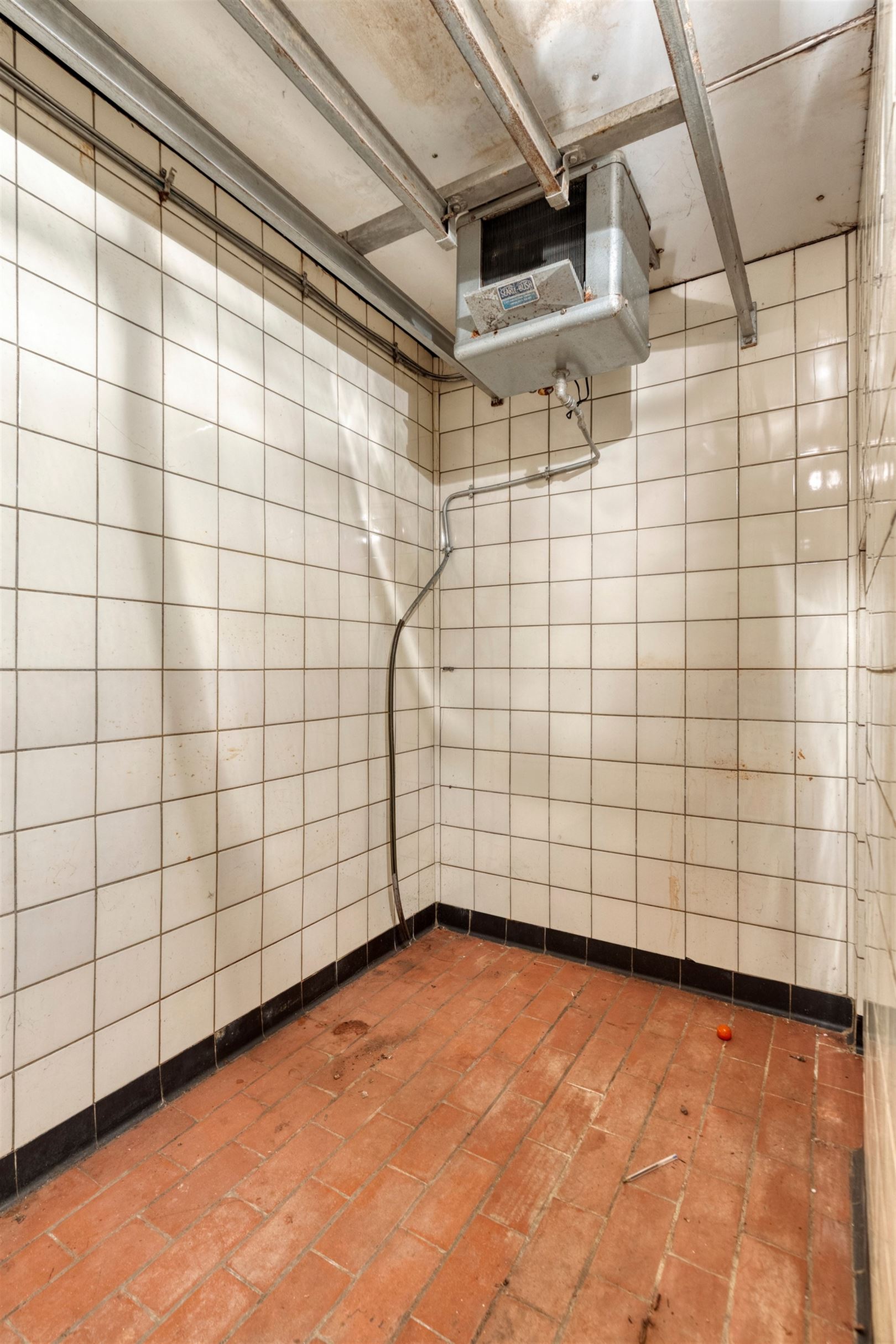 Te renoveren bel-étage met garage en 4 slaapkamers gelegen aan het station van Gent. - foto 5