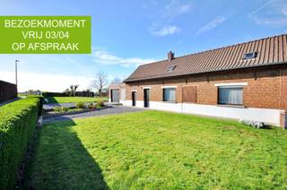 In het aangename Kluisbergen kan u deze charmante woning terugvinden! Deze woning geniet van een uitstekende ligging met verschillende...