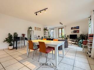<p>Dit appartement met 2 ruime slaapkamers bevind zich dichtbij ’t Zand, centraal maar toch zeer rustig gelegen, topligging! <br /><br />Het grote pluspunt van dit appartement is het magnifiek uitzicht op de reien. <br />Het appartement bevat volgende indeling: inkomhal - ruime leefruimte - aparte keuken - berging - 2 slaapkamers - douchekamer met toilet en een terras.<br /><br />Huurprijs: € 795/maand, inclusief kosten (exclusief kosten water, gas en elektriciteit)<br />Beschikbaarheid: 15/02/2026<br /><br />Voor verdere informatie of vrijblijvend bezoek contacteer ons op 050 62 44 14 of mail naar jana@immax.be</p>