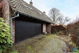 Charmante alleenstaande woning in rustige straat te Sint-Gillis.<br /><br />Deze prachtige alleenstaande woning is gelegen in een rustige, groene buurt in Sint-Gillis en biedt een aangename combinatie van ruimte, licht en comfort. De woning beschikt over een open, lichtrijke leefruimte met mooie voeling met de tuin en een ruime keuken.<br /><br />Op het gelijkvloers vindt u een inpandige dubbele garage, berging/wasplaats, apart toilet.<br /><br />De eerste verdieping telt vier slaapkamers en een bureau, evenals een badkamer en een douchekamer. Daarnaast is er nog een zolder.<br /><br />Een ideale woning voor wie rustig wil wonen, omgeven door groen, zonder in te boeten aan ruimte en functionaliteit.<br /><br />Graag een bezoek?<br /><br />Bel: 0471 59 40 43<br />of<br />Mail: Tom@cornelis-goeman.be