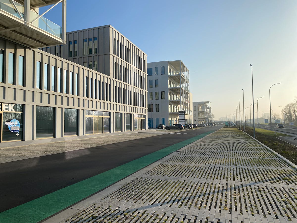Nieuwbouw kantoorruimte van ca. 330 m² in R. Plaza Roeselare - foto 1
