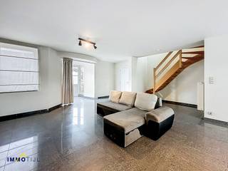 Dit instapklaar appartement bevindt zich op de 3e en 4e verdieping van een recent gebouw met lift. Het beschikt over een inkomhal, een...