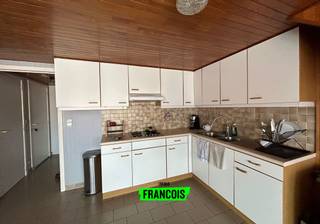 Dit appartement bevindt zich in de Duinenstraat te Bredene, in een kleinschalige residentie zonder extra kosten.Het appartement beschikt over een...