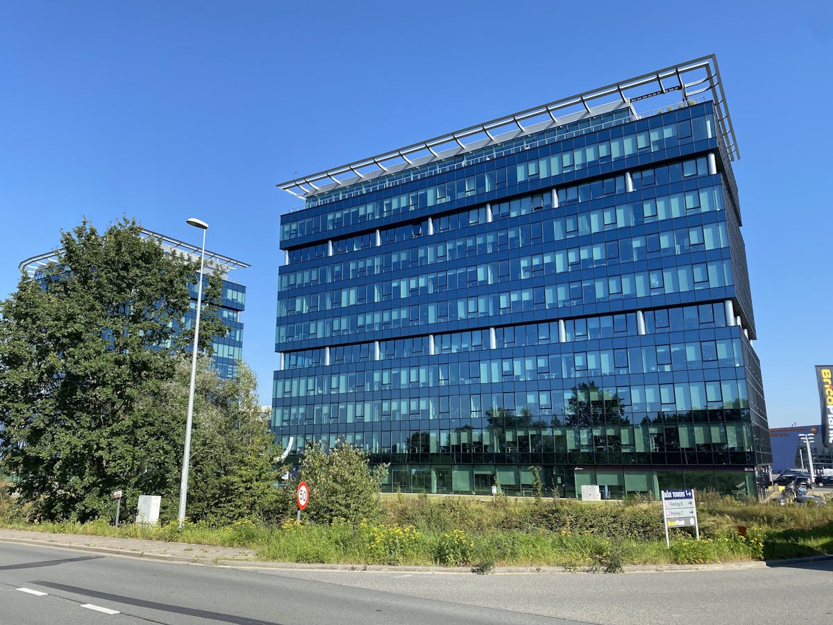 Offices (365 m² - 625 m²) for rent at R4 in Merelbeke - photo 2