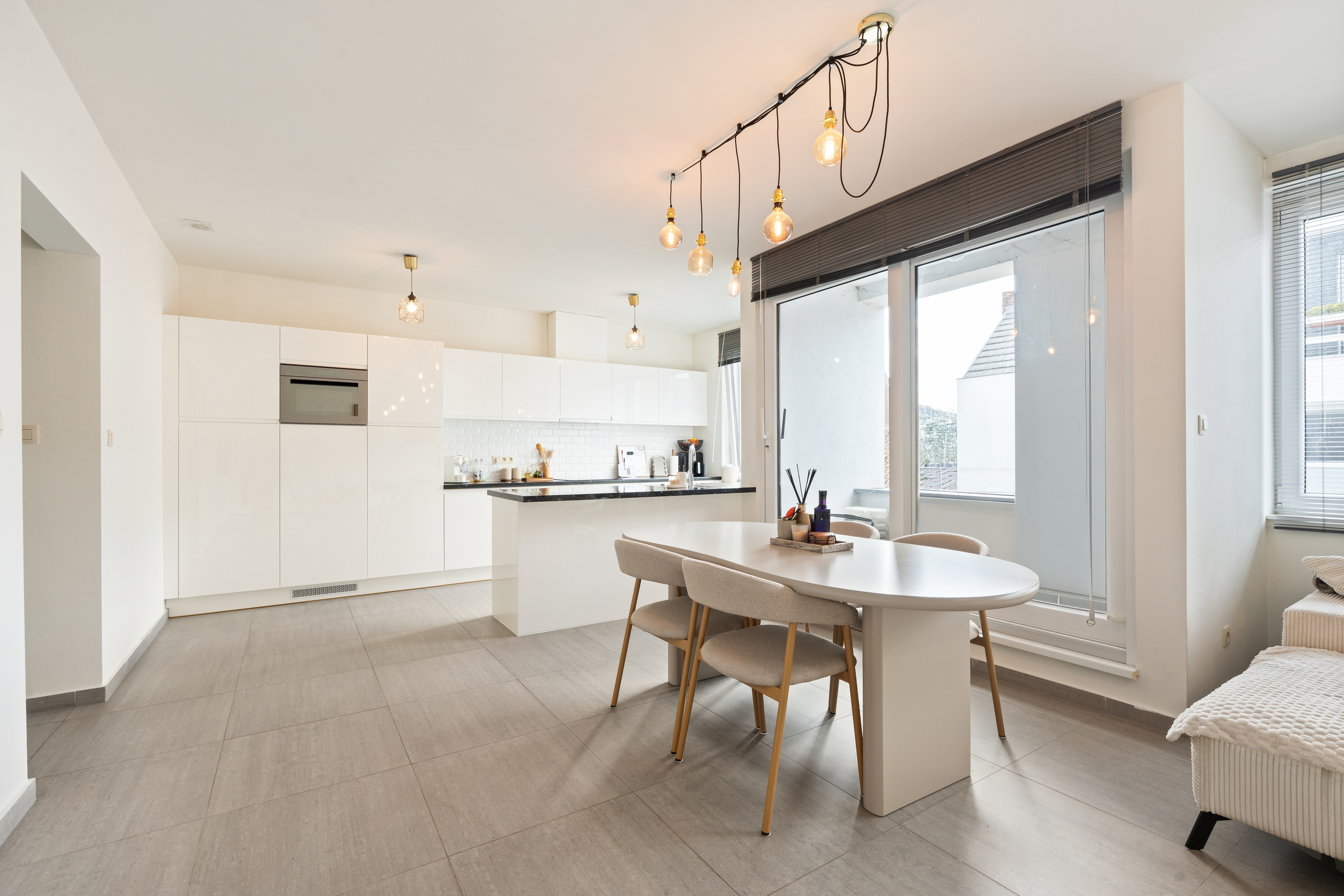 Gerenoveerd appartement met staanplaats en berging - foto 2