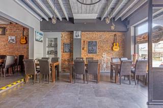 Discover this versatile mixed-use property in a prime location in the centre of Groot-Bijgaarden, where excellent visibility and steady foot...