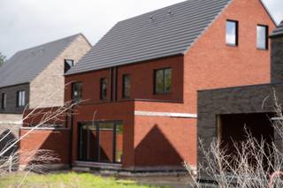 In het centrum van Heultje realiseert Danneels een nieuwbouwproject met energiezuinige gezinswoningen in hedendaagse stijl. De woningen zijn rustig...